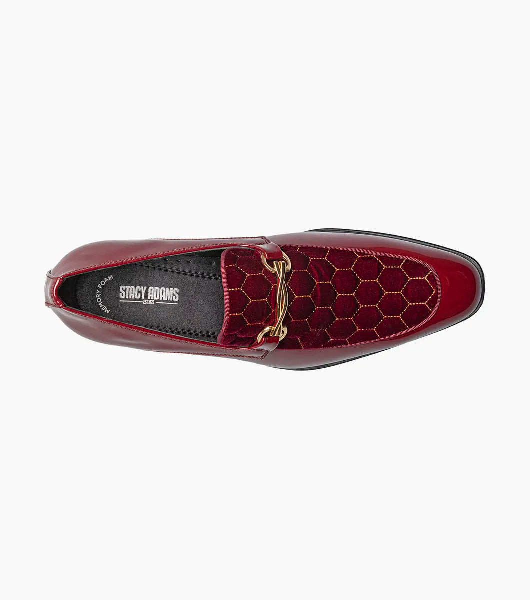 The STACY ADAMS Sprague Moc Toe Bit Slip On in burgundy (25732-601) features a glossy finish, gold buckle, hexagonal velvet-patterned upper, and a memory foam insole, shown against a white background.