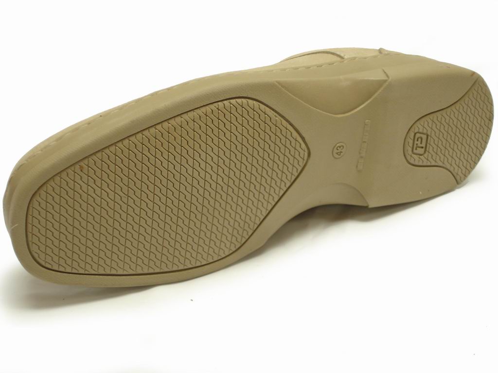 A pair of P-5059 Pantera Beige Lace up dress shoes by Pinoso's, handcrafted in Spain with visible stitching and a low heel, shown on a white background.