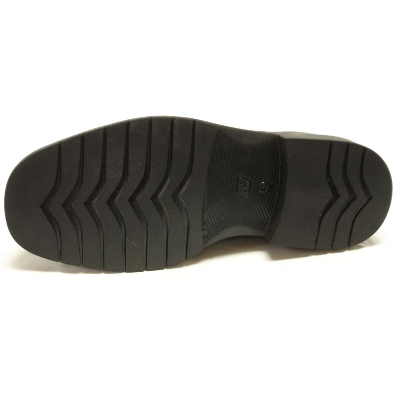 The Pinoso's P-5061 Belka Brown Slip On Loafer for men, made in Spain, features Nappa leather, rounded toes, and thick stitched soles, shown on a white background.