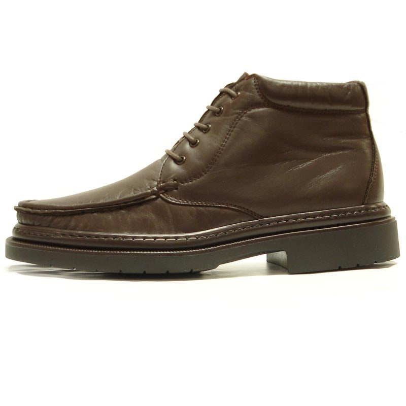 Pinoso's P-5246 Belka Brown Leather Boot features a chunky sole and lace-up design. Handcrafted in Spain for comfort, these Nappa leather ankle boots are shown side by side on a white background.