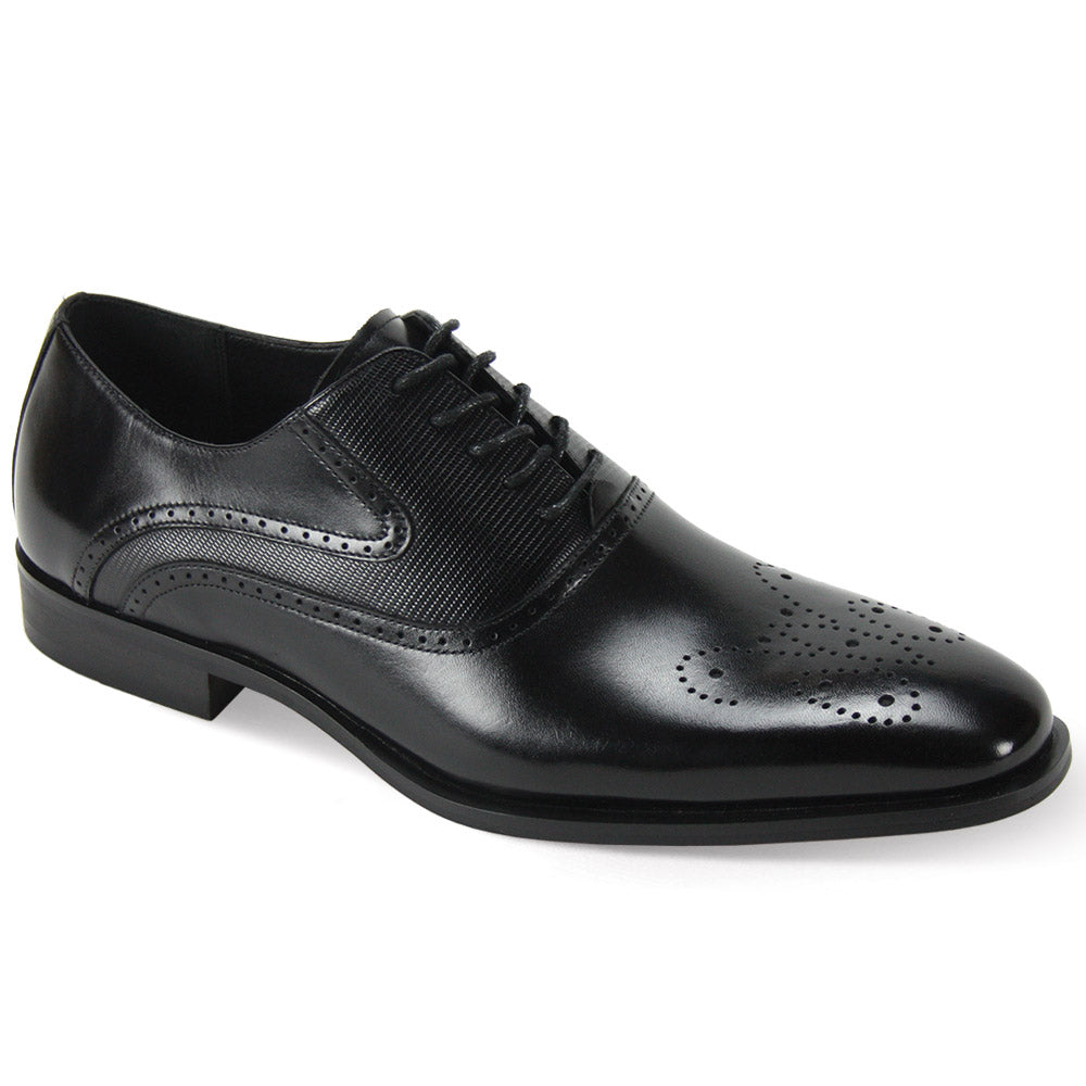 The Giorgio Venturi Giorgio 6996 Black Leather Shoes are men’s oxford shoes with a medallion toe, decorative perforations, laces, and a slight heel, shown on a white background.