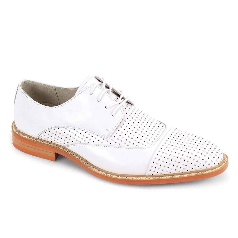 The GIOVANNI Giovanni Alford White Leather Shoes feature a smooth laser-cut leather upper, perforated detailing, closed lacing, and a light brown sole.