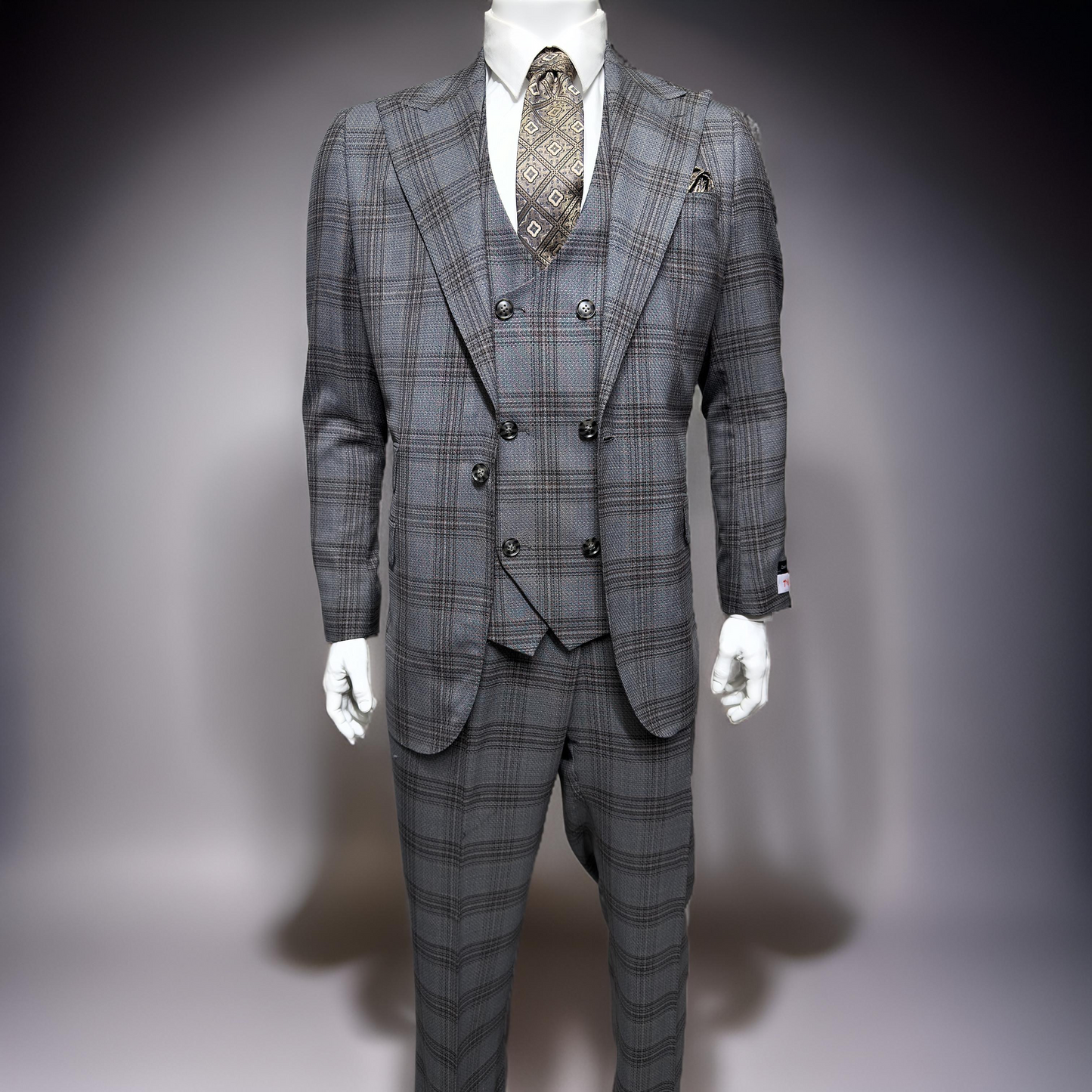 A man faces forward in a Tiglio Rosso Orvietto Grey Plaid TL7527 suit, styled with wide leg pants and a patterned tie, set against a plain light background.