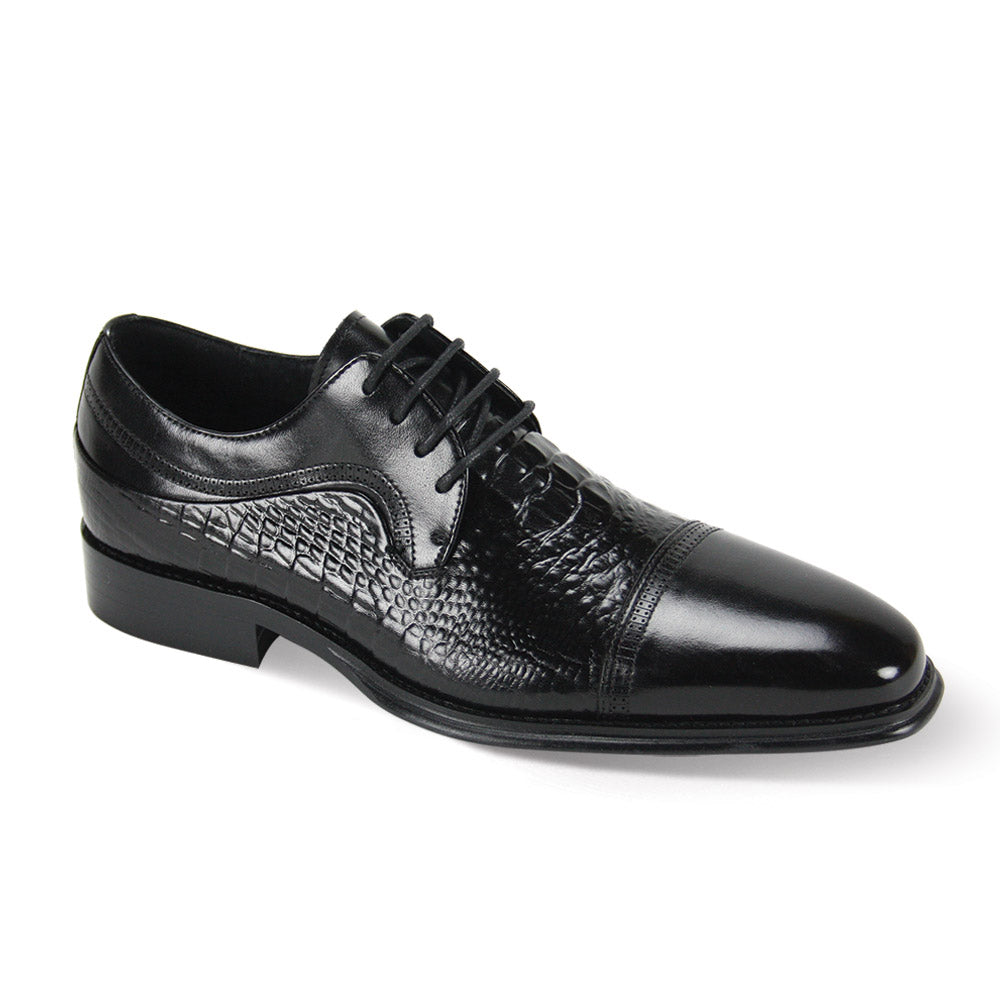 Introducing the Giovanni Mattias Black Leather Shoes by GIOVANNI, a stunning pair of lace-up footwear with a glossy finish and textured pattern. These shoes feature a classic cap toe and low heel, making them perfect for elegant footwear enthusiasts.