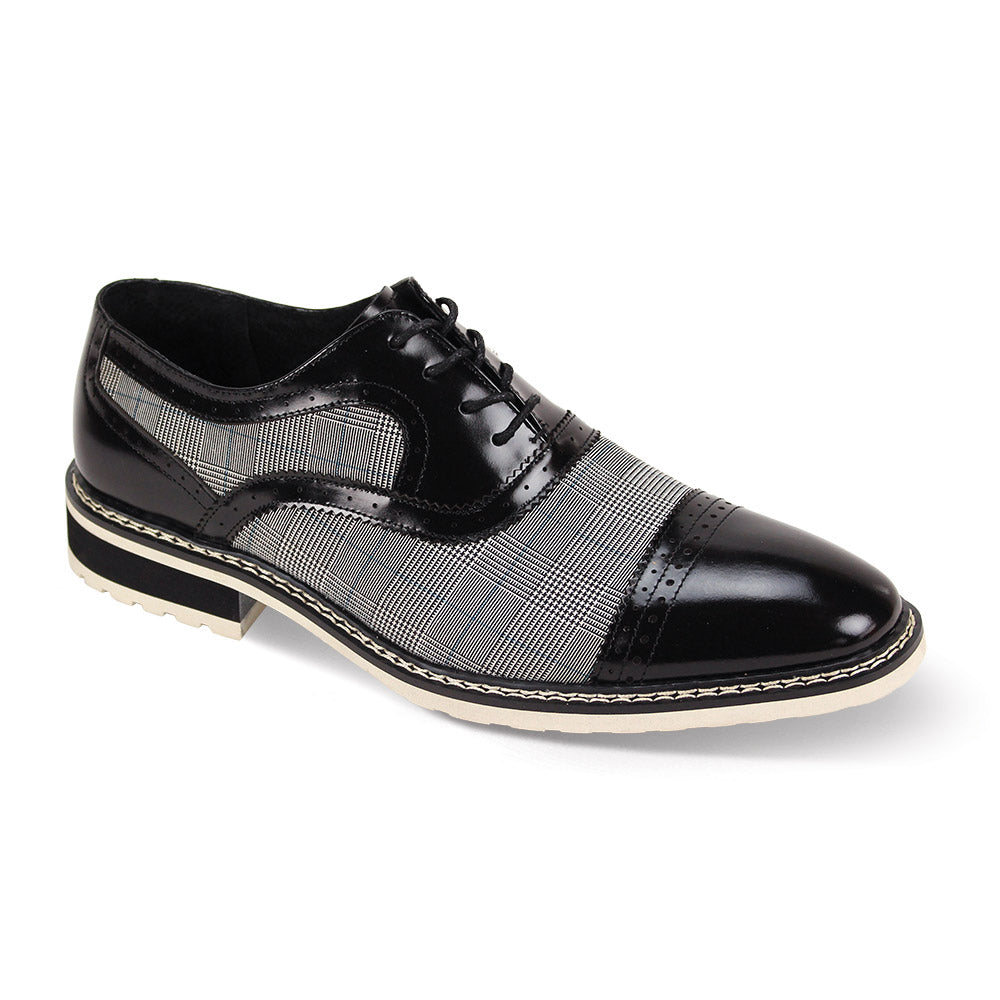 The Giovanni Sinclair Black/White Leather Shoes by GIOVANNI are stylish plaid dress shoes featuring a lace-up design, cap toe, and light-colored sole.