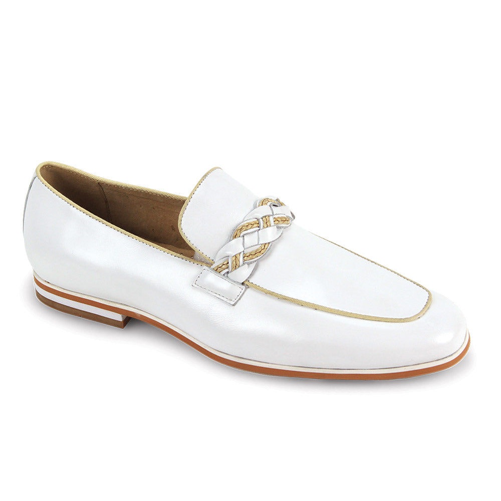 The GIOVANNI Giovanni Tudor White Leather Shoes are slip-on loafers featuring a brown sole and a braided woven strap across the moc toe upper.