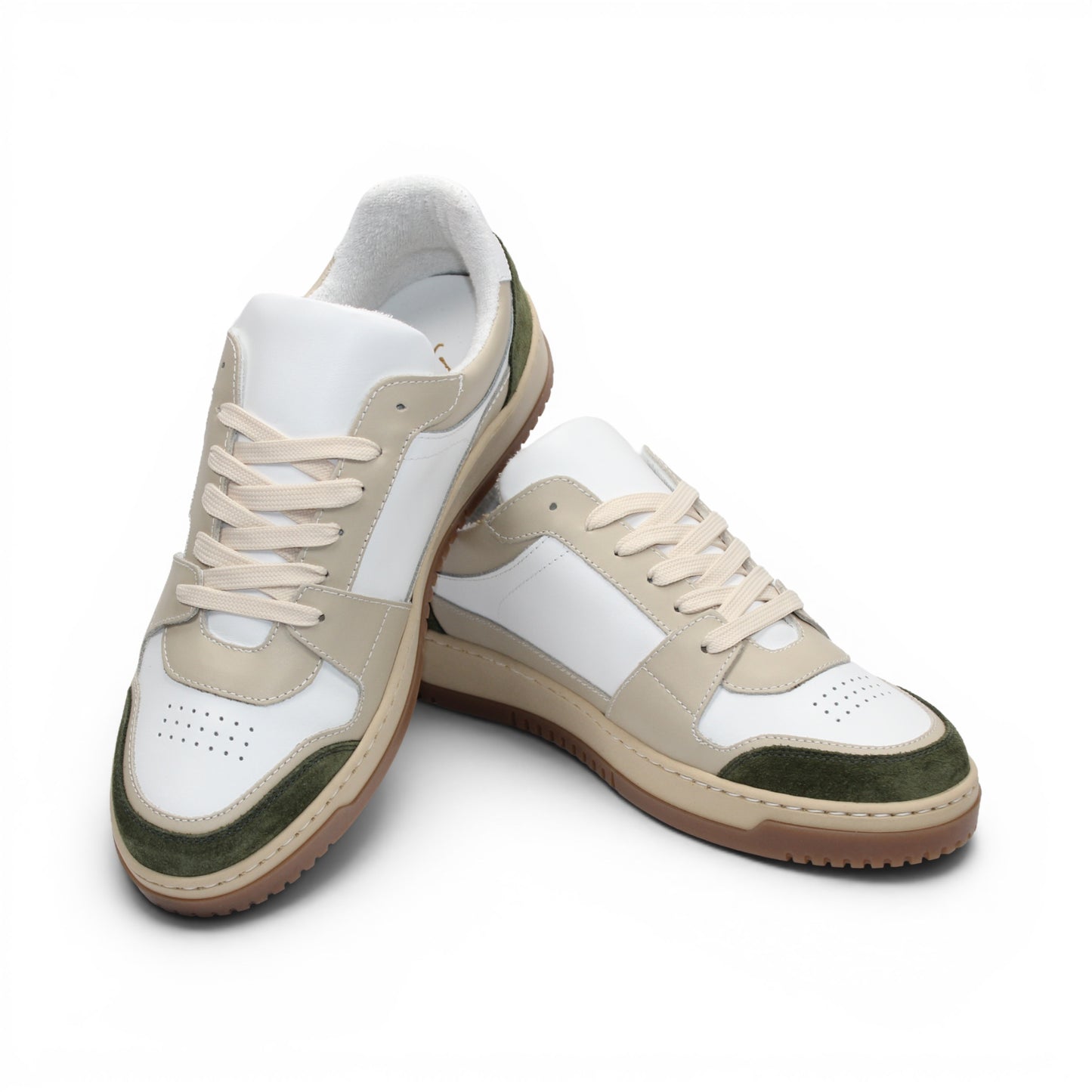 The Duca Di Matiste Duca DC80 Green Combo is a low-top Italian-crafted shoe in white, beige, and green calf leather and suede with beige laces and a light brown rubber sole, shown in side profile.
