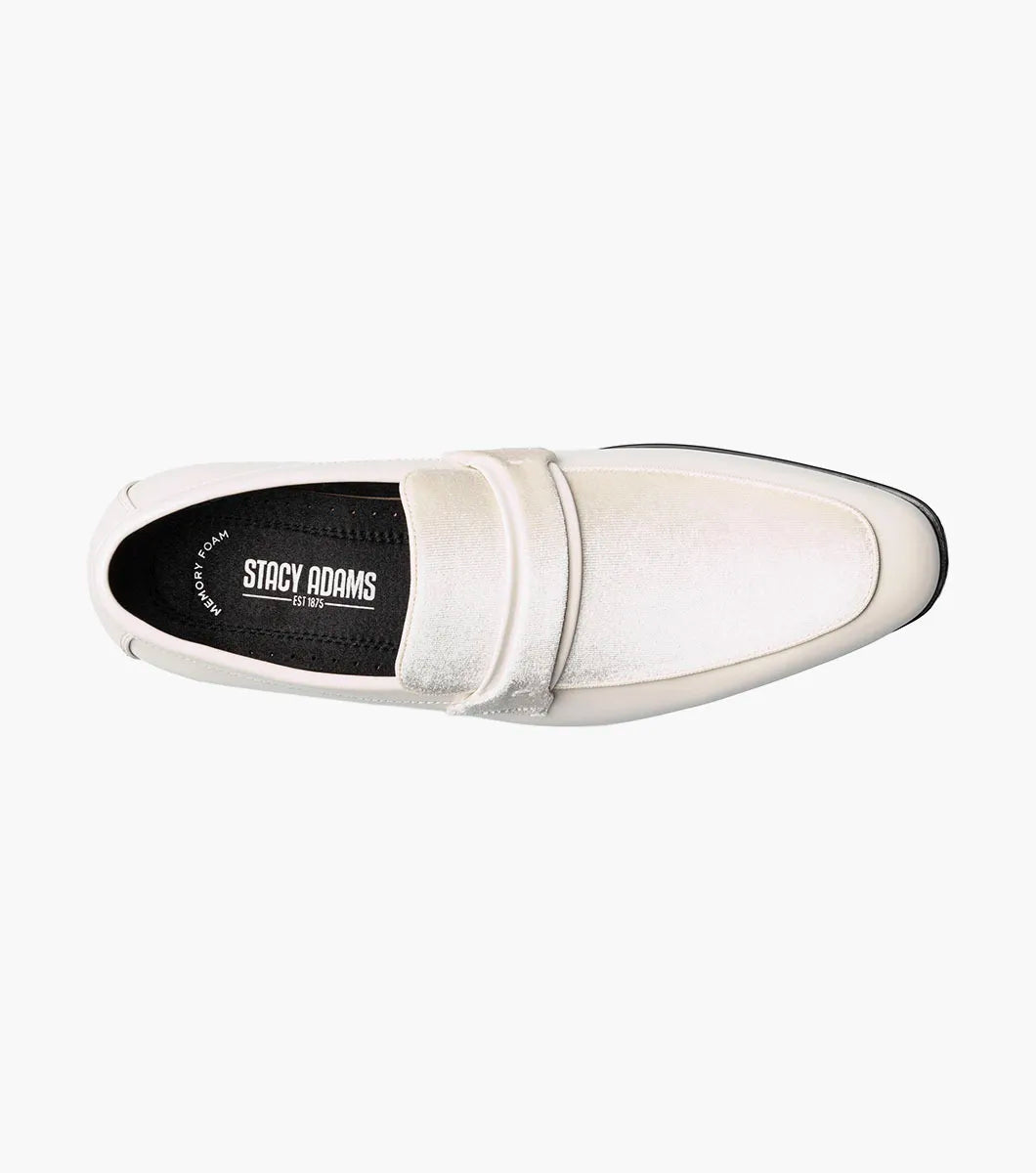 The STACY ADAMS Spratley Moc Toe Saddle Slip On in ivory features a cream velour upper with suede panel, low black heel, and almond toe for a sophisticated men's loafer.