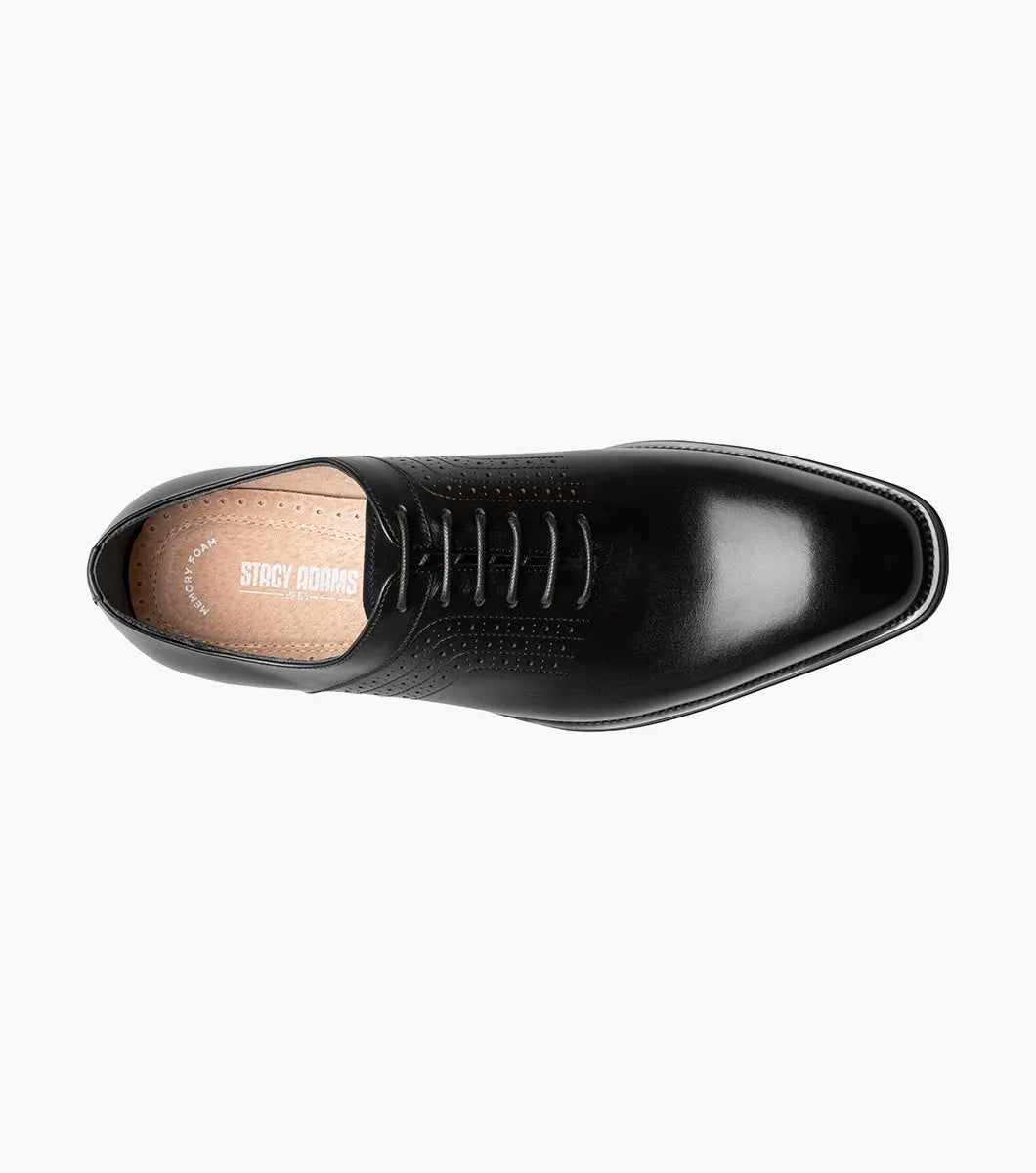 The STACY ADAMS Halloway Plain Toe Oxford in black (25585-001) features a lace-up design and side perforations. This stylish leather dress shoe offers timeless sophistication, shown against a plain white background.