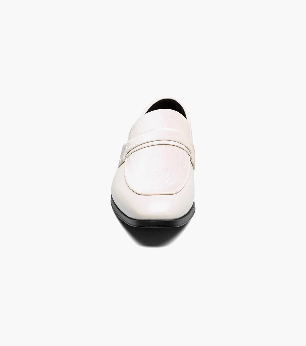 The STACY ADAMS Spratley Moc Toe Saddle Slip On in ivory features a cream velour upper with suede panel, low black heel, and almond toe for a sophisticated men's loafer.