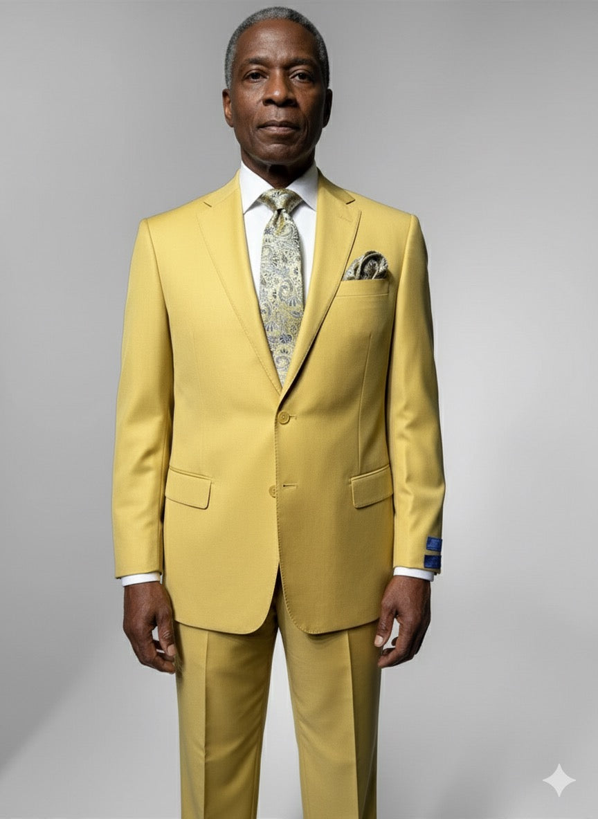 The CAVELLI Cavellini Uomo Dolcetto MODERN FIT Suit 6667/25 in yellow features matching pants, a white shirt, and a paisley tie displayed on a mannequin against a plain background for lightweight comfort.