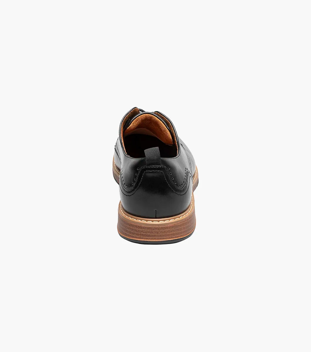 Red insole labeled "STACY ADAMS," made for the Pacer Plain Toe Oxford (25754-001), features a molded heel cup, cushioned heel pod, and anatomical arch support with highlighted text and lines.