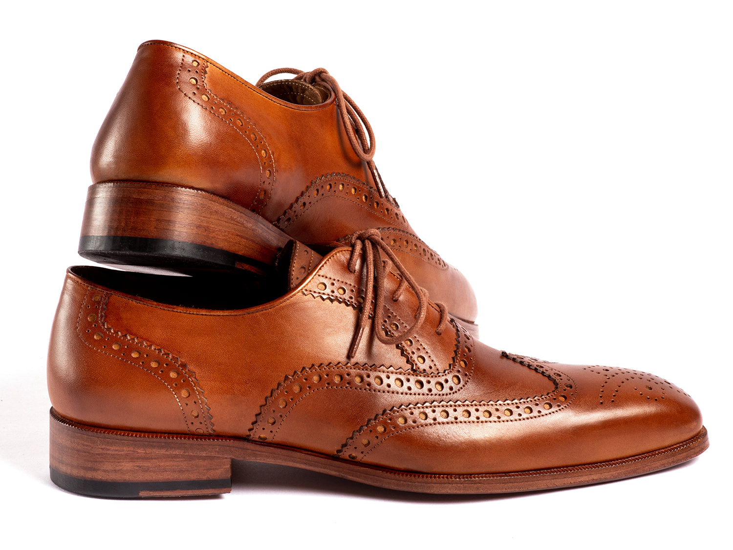 The Paul Parkman Wingtip Oxfords Mid Brown - 5447-BRW are brown hand-painted leather brogues with decorative perforations and laces, displayed against a white background.