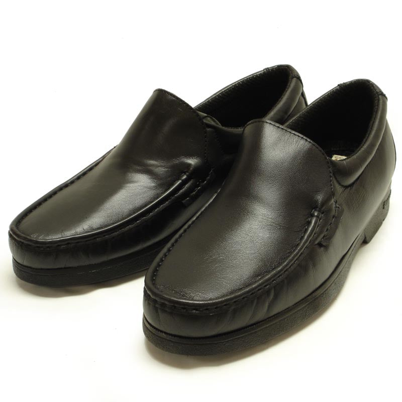 The Pinoso's P-4746-628 Black Slip on Loafer, made in Spain, features handcrafted Nappa leather with rounded toes and visible stitching, shown against a white background.