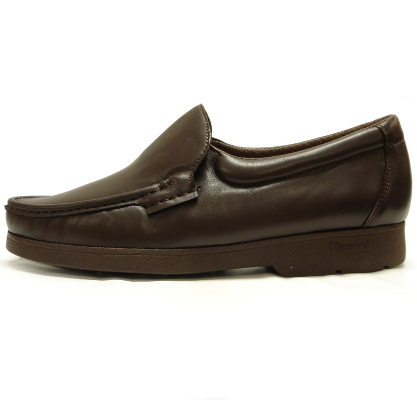 The P-4746-628 Brown Slip on Loafer by Pinoso's, made in Spain, features brown leather, stitched detailing, thick rubber soles, and handcrafted comfort, shown on a white background.