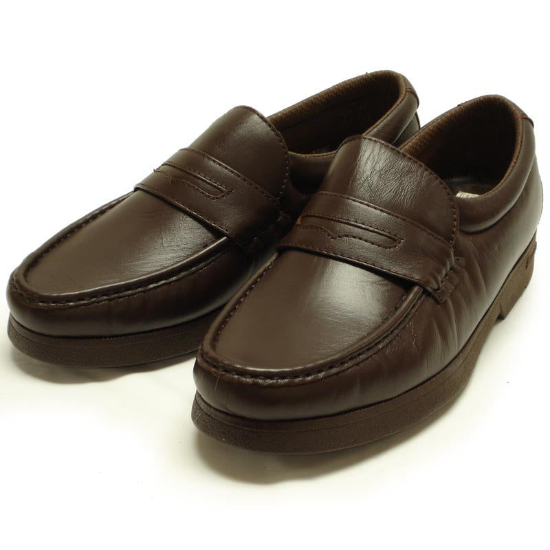 A pair of Pinoso's P-4804-628 Brown Slip on Penny Loafer for men, made in Spain, crafted in brown Nappa leather with a stitched design and low heels, displayed on a white background.