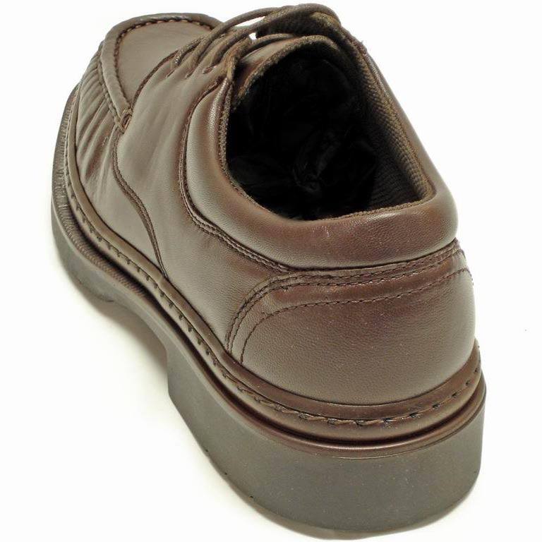 The P-4890 Belka Brown Lace up men’s shoes by Pinoso's feature nappa leather, stitched detailing, and thick rubber soles, handcrafted in Spain for comfort.