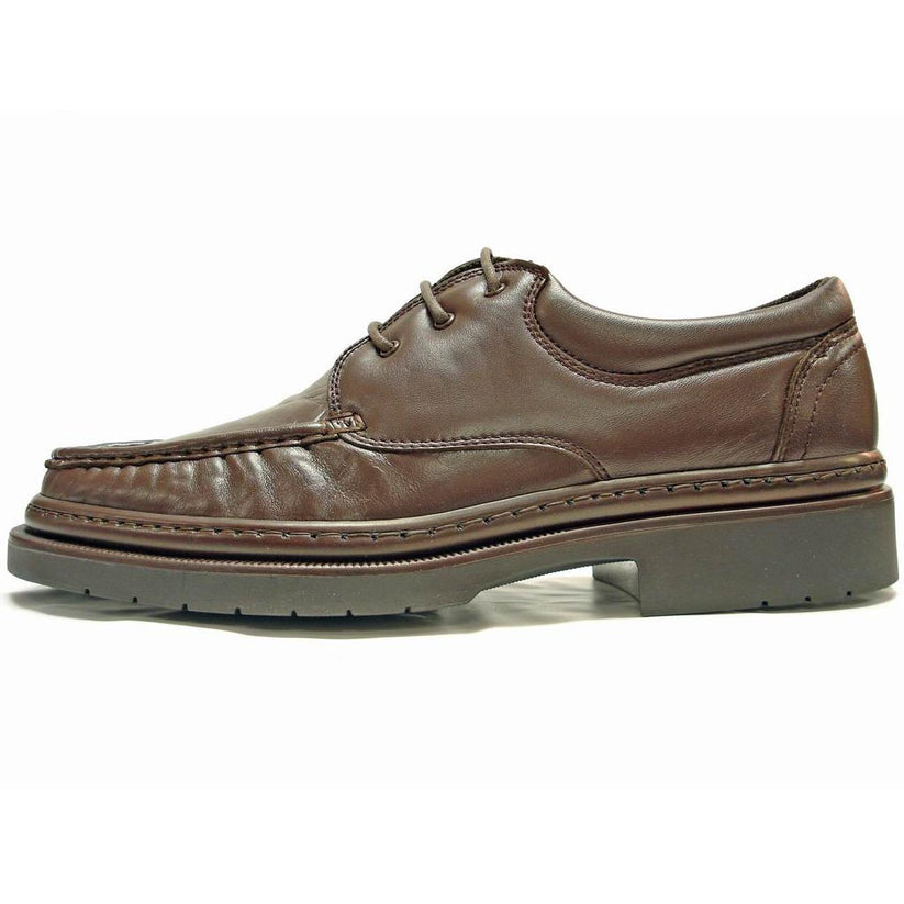 The P-4890 Belka Brown Lace up men’s shoes by Pinoso's feature nappa leather, stitched detailing, and thick rubber soles, handcrafted in Spain for comfort.