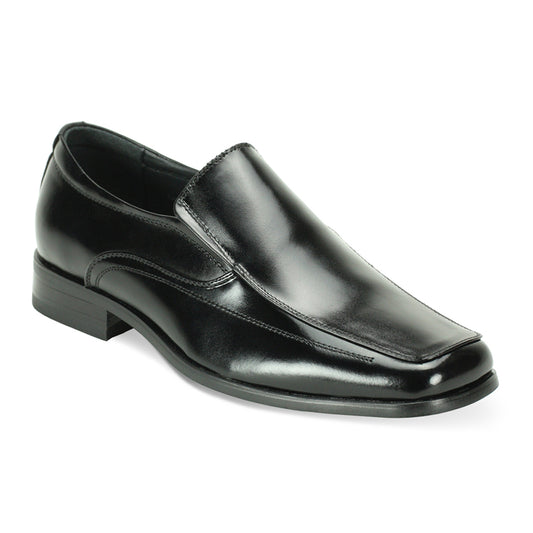 The Giorgio Venturi 4940 Black Leather Shoes are a stylish slip-on dress shoe with a moc toe design and low heel, ideal for achieving a sophisticated look.
