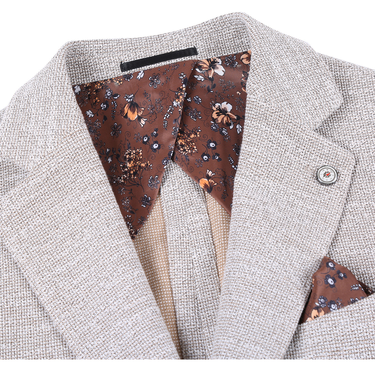 The Pellagio Camel Men's Slim Fit Riserva Jacket PS26-10 features textured fabric, notch lapels, two buttons, front pockets, and comes with a brown pocket square, shown over a white shirt and patterned dark tie on a mannequin.