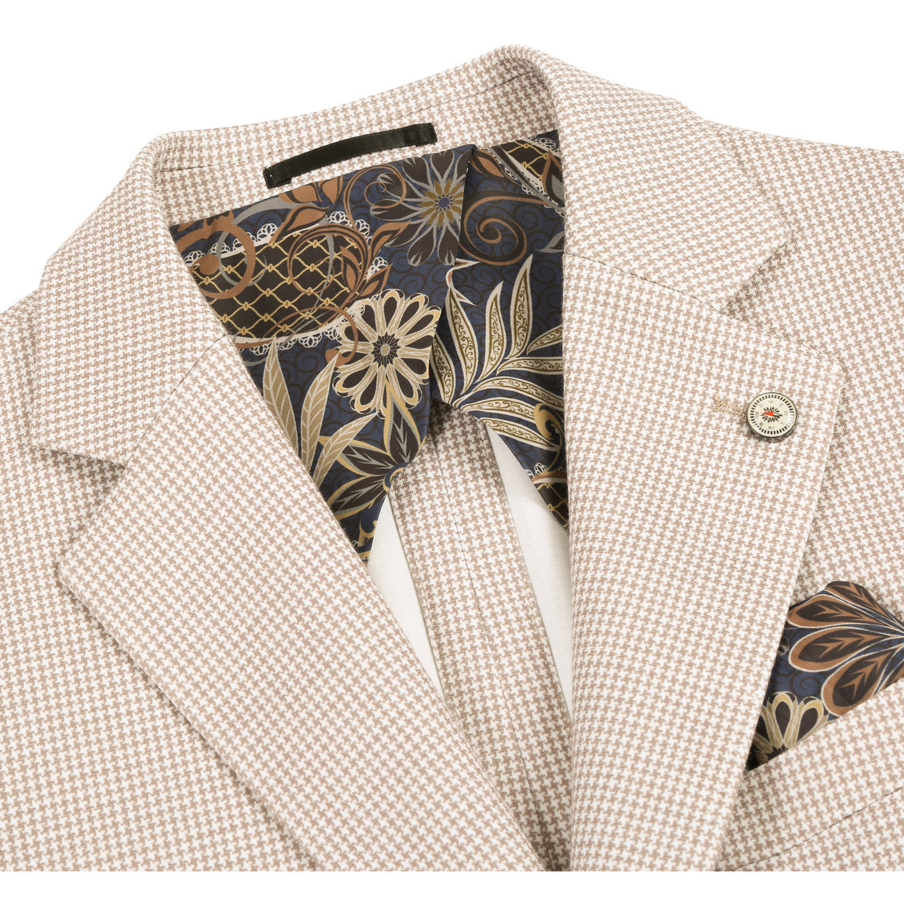 The Pellagio Men's Half Canvas Blazer Beige PS25-10 is displayed on a mannequin with a notched lapel, styled with a white dress shirt, brown patterned tie, and pocket square.