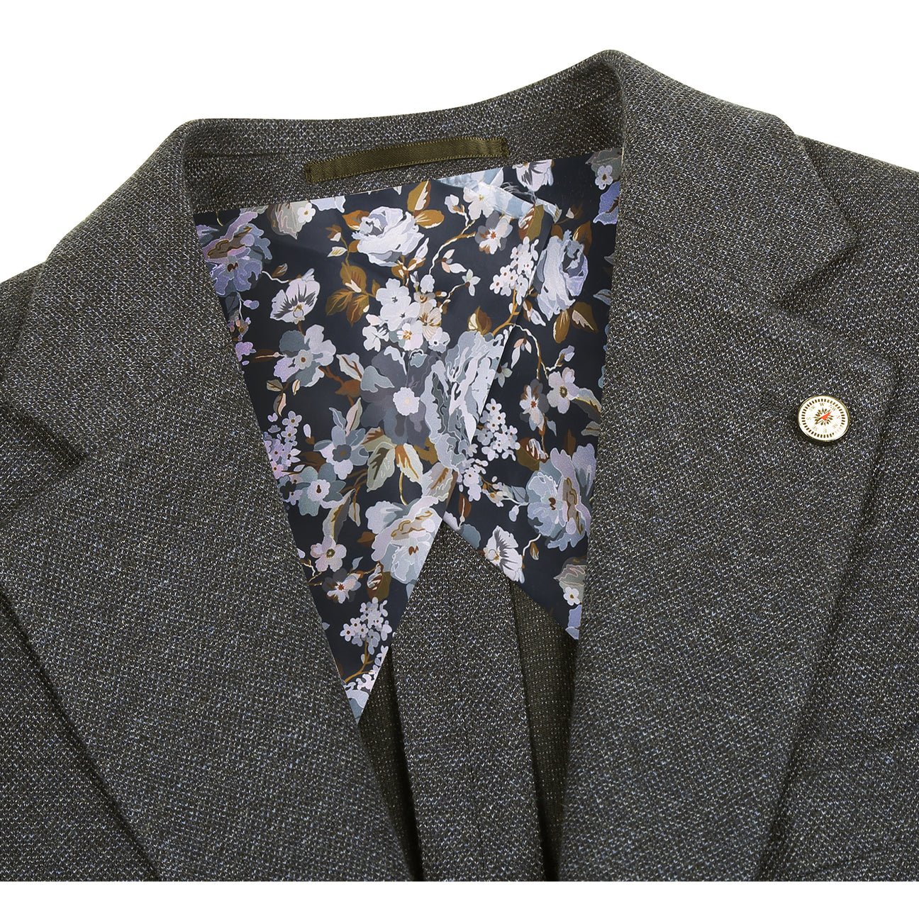 Two mannequins wear Pellagio Riserva JKT Blazer PF25-10 by Pellagio, styled with patterned shirts and ties. Each display highlights button details, fabric swatches in a cotton-poly blend, and product info.