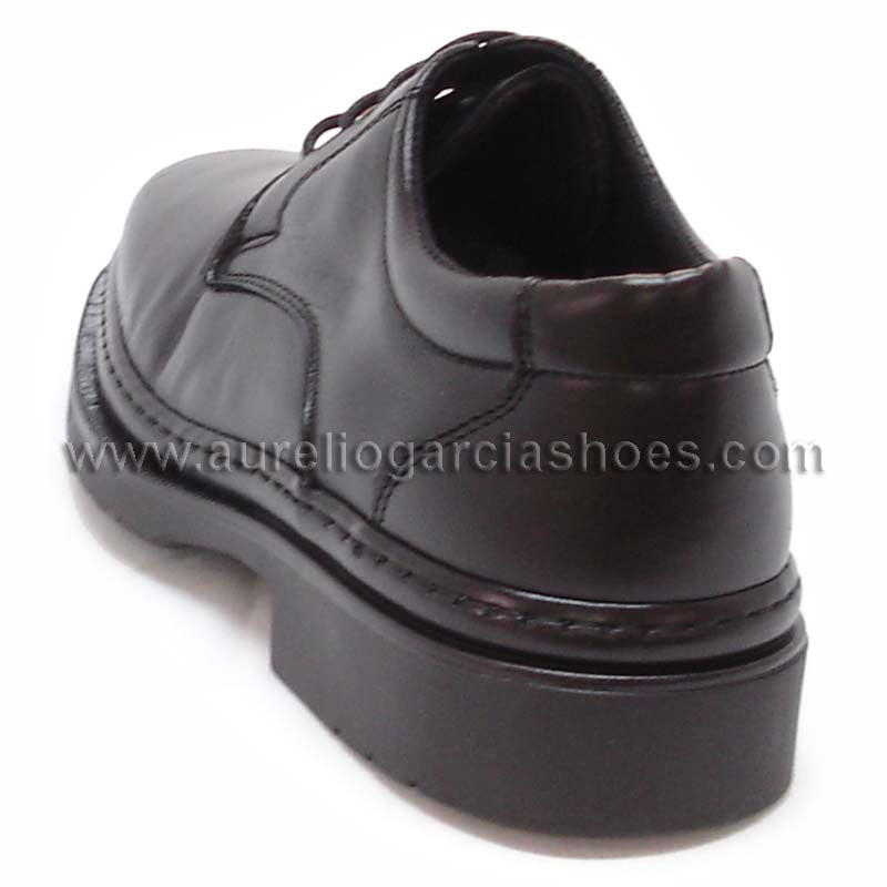 The P-5054 Belka Black Lace up by Pinoso's, part of the Men’s Shoes collection and made in Spain, is a black Nappa leather dress shoe with laces and a metal tag near the eyelets, displayed on a white background.