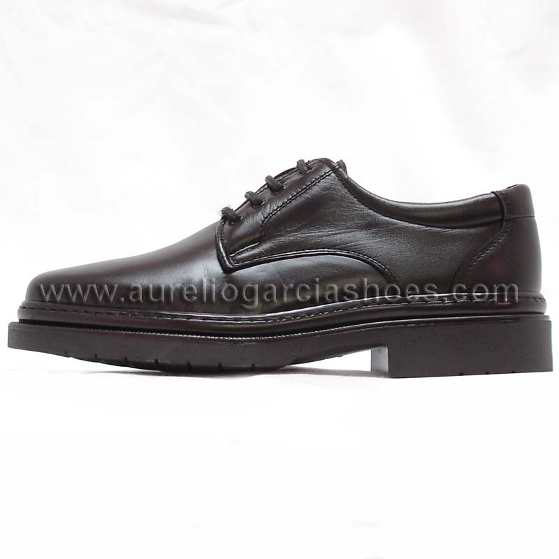 The P-5054 Belka Black Lace up by Pinoso's, part of the Men’s Shoes collection and made in Spain, is a black Nappa leather dress shoe with laces and a metal tag near the eyelets, displayed on a white background.