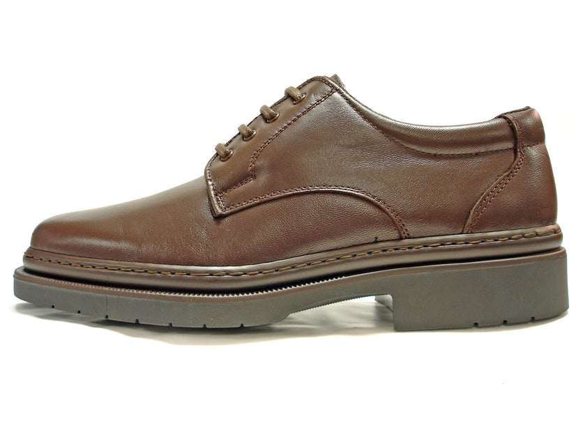 The P-5054 Belka Brown Lace Up men's shoes by Pinoso's, made in Spain, feature nappa leather and thick soles, shown on a white background.