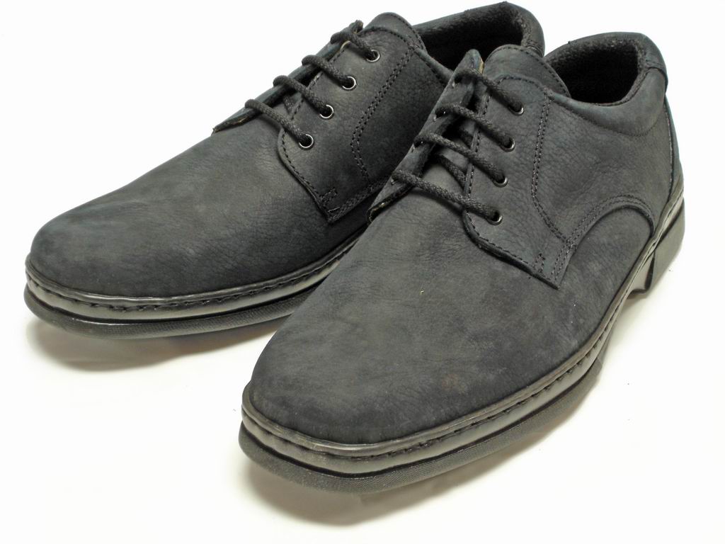 The Pinoso's P-5059 Pantera Black Lace Up, handcrafted in Spain, features black leather with visible stitching and classic lace-up design, shown on a white background.