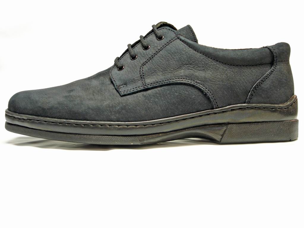 The Pinoso's P-5059 Pantera Black Lace Up, handcrafted in Spain, features black leather with visible stitching and classic lace-up design, shown on a white background.