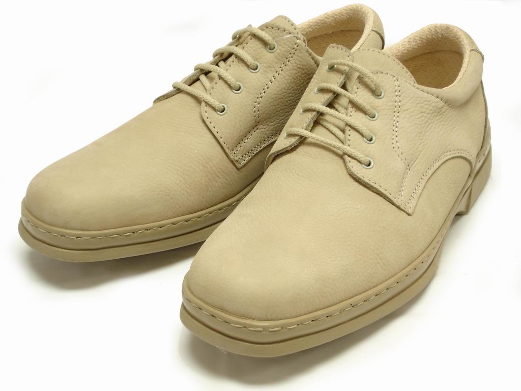 A pair of P-5059 Pantera Beige Lace up dress shoes by Pinoso's, handcrafted in Spain with visible stitching and a low heel, shown on a white background.