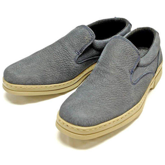 The Pinoso's P-5061 Pantera Navy Slip-On Loafer, made in Spain, features textured uppers and light beige rubber soles for all-day comfort and style.