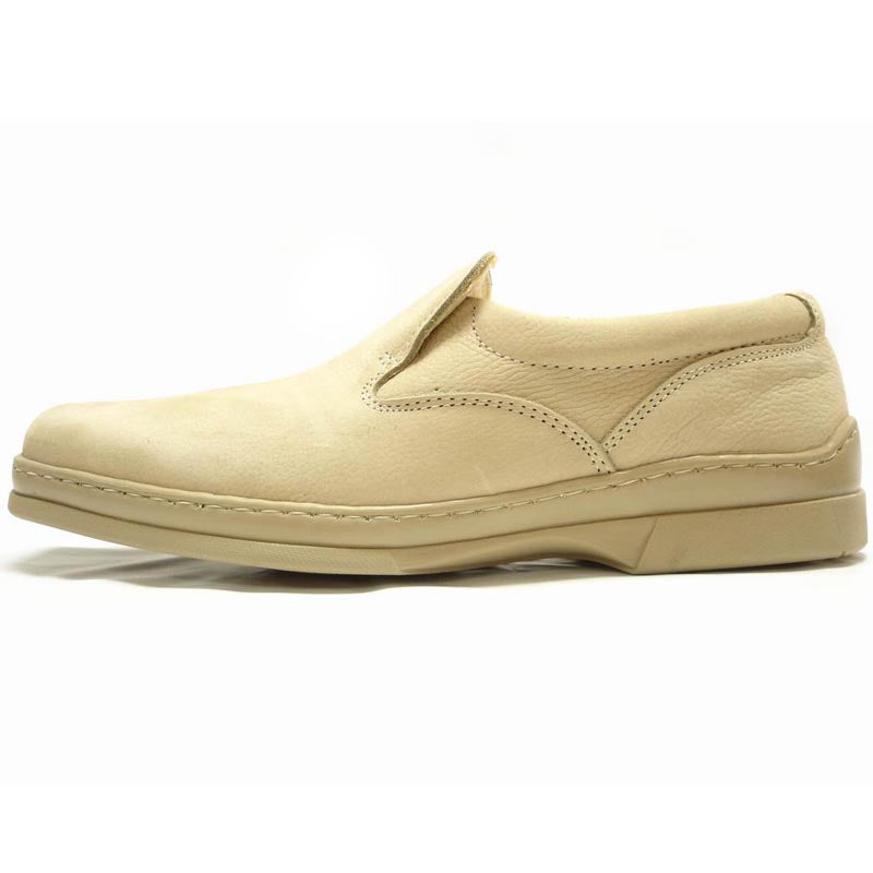 The P-5061 Pantera Beige Slip-on Loafer by Pinoso's, made in Spain, features round toes and thick rubber soles in beige Nappa leather, shown on a white background.