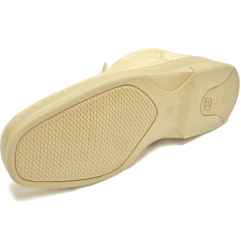 The P-5061 Pantera Beige Slip-on Loafer by Pinoso's, made in Spain, features round toes and thick rubber soles in beige Nappa leather, shown on a white background.