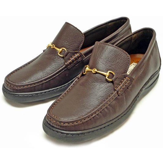 The Pinoso's P-5158 Paco Brown Slip-On Loafer features rich Nappa leather, gold horsebit detail, black rubber soles, and easy slip-on style. Made in Spain, these men's shoes offer comfort and timeless elegance.