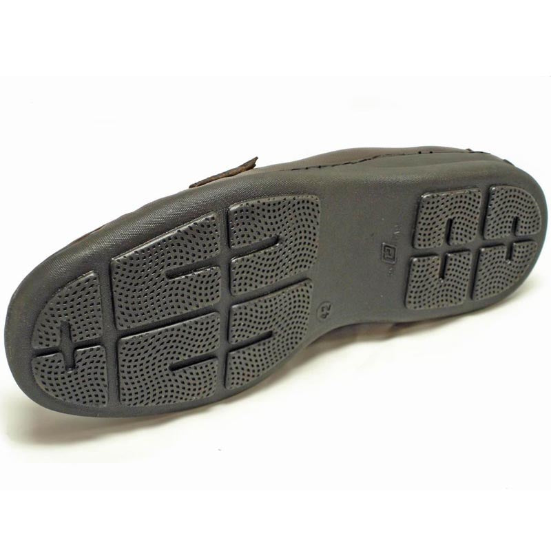 The Pinoso's P-5158 Paco Brown Slip-On Loafer features rich Nappa leather, gold horsebit detail, black rubber soles, and easy slip-on style. Made in Spain, these men's shoes offer comfort and timeless elegance.
