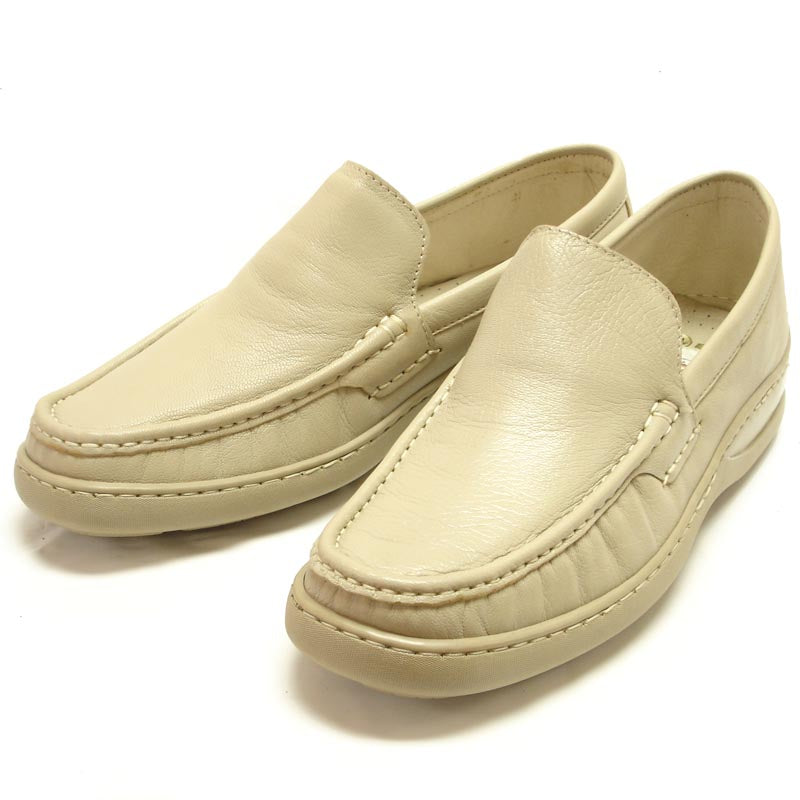 The Pinoso's P-5202 Paco Beige Slip-on Loafer, made in Spain, features Nappa leather, visible stitching, rounded toes, and handcrafted comfort.