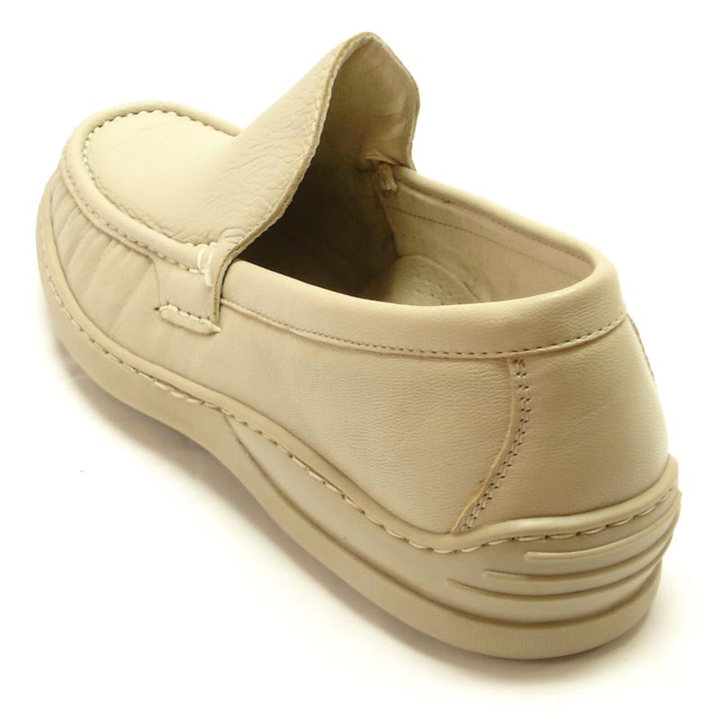 The Pinoso's P-5202 Paco Beige Slip-on Loafer, made in Spain, features Nappa leather, visible stitching, rounded toes, and handcrafted comfort.