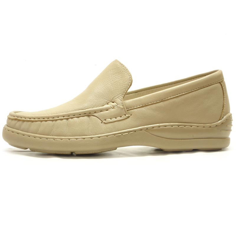 The Pinoso's P-5202 Paco Beige Slip-on Loafer, made in Spain, features Nappa leather, visible stitching, rounded toes, and handcrafted comfort.