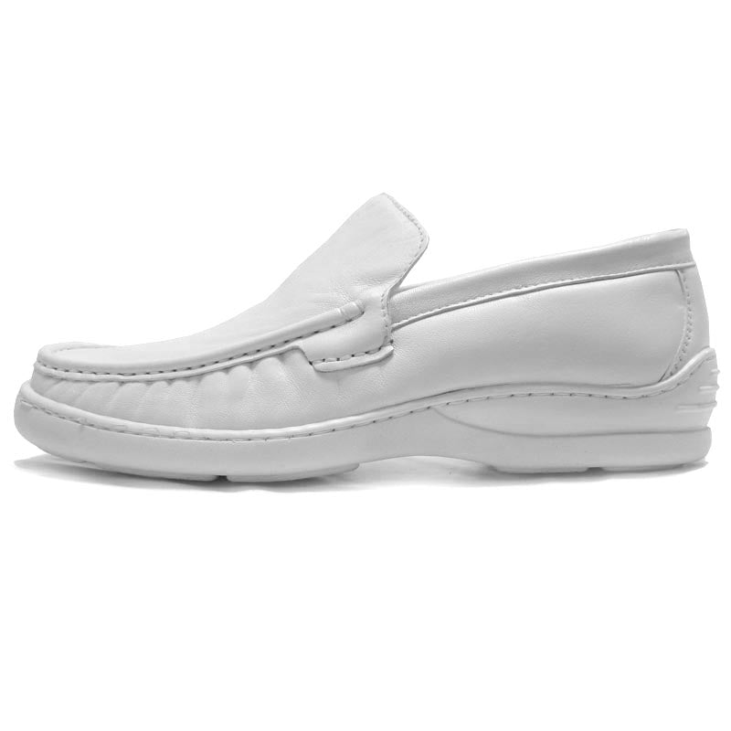 Pinoso’s P-5202 Paco White Leather Slip-on Loafer, crafted in Spain, features stitched detailing and is shown on a plain white background.