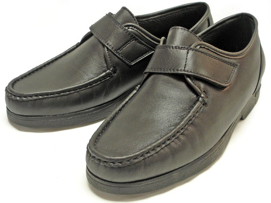 The Pinoso's P-5203-628 Black Leather Velcro Strap shoes for men, handcrafted in Spain, feature stitching details and rubber soles for comfort, shown on a white background.