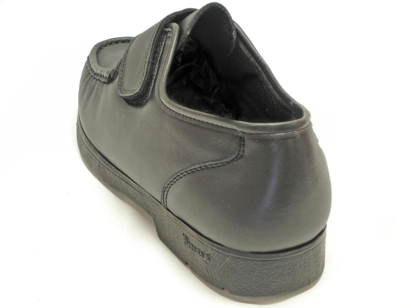 The Pinoso's P-5203-628 Black Leather Velcro Strap shoes for men, handcrafted in Spain, feature stitching details and rubber soles for comfort, shown on a white background.