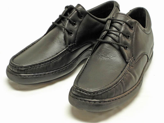 The P-5282 Paco Black Leather Lace-up by Pinoso’s offers handcrafted comfort and timeless style with visible stitching, rounded toes, and premium nappa leather, all made in Spain.