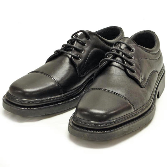 The P-5285 Belka by Pinoso's are black leather lace-up cap toe men’s shoes with thick rubber soles, handcrafted in Spain, shown side by side on a white background.