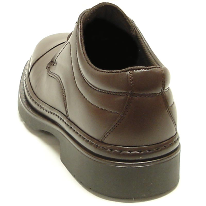 A pair of Pinoso's P-5285 Belka brown leather lace-up cap toe shoes, made in Spain, with black soles, are shown side by side on a white background.