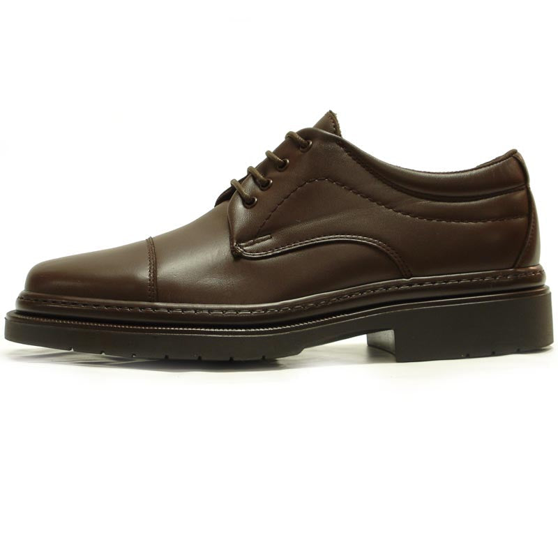 A pair of Pinoso's P-5285 Belka brown leather lace-up cap toe shoes, made in Spain, with black soles, are shown side by side on a white background.