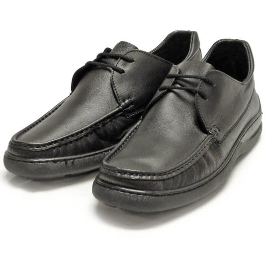 The P-5422 Paco Black Leather Lace Up by Pinoso's features handcrafted comfort, rounded toes, and thick rubber soles—a classic men's shoe made in Spain.