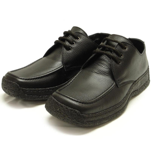 A pair of Pinoso’s P-5455 Javier Black Leather Lace Up Shoes, handmade in Spain with comfort features and textured rubber soles, shown on a white background.