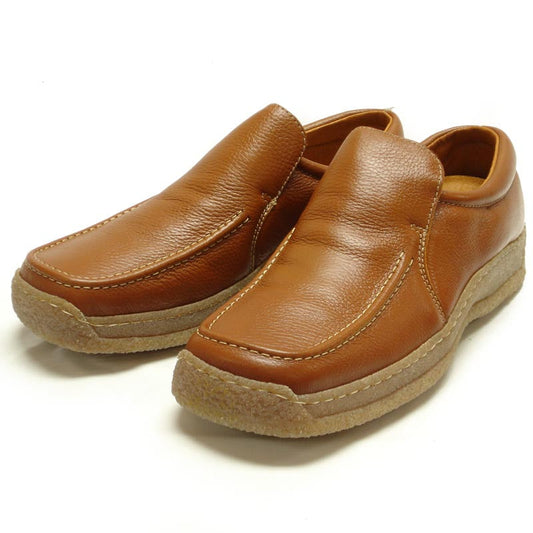 The Pinoso's P-5456 Javier Tan Leather Slip-on Loafer for men, made in Spain, features brown Nappa leather, visible stitching, and textured rubber soles, offering handcrafted comfort against a white background.